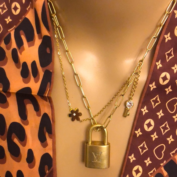 Repurposed Aunthentic Louis Vuitton padlock with New Stainless steel necklace. - Picture 3 of 7